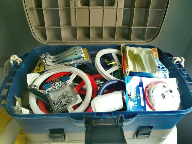 CAJA PESCA: APAREJOS Y ACCESORIOS de segunda mano por 85 € en Las