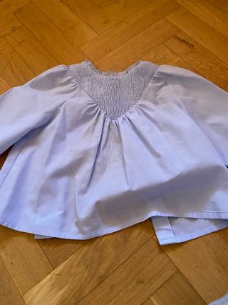 Blusa para niña de segunda mano en Humanes de Madrid en WALLAPOP Blusa blanca de segunda mano en Humanes de Madrid en WALLAPOP