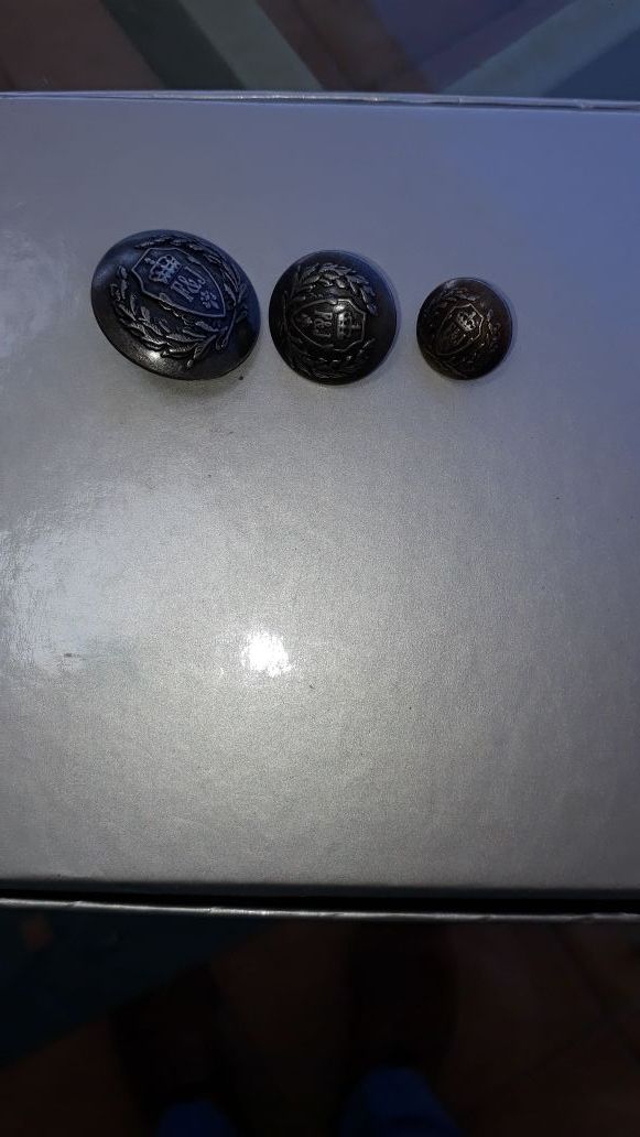 Botonadura metálica