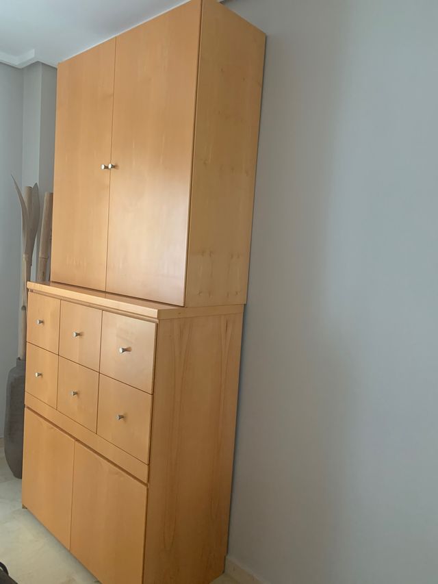 Mueble de comedor en madera de haya