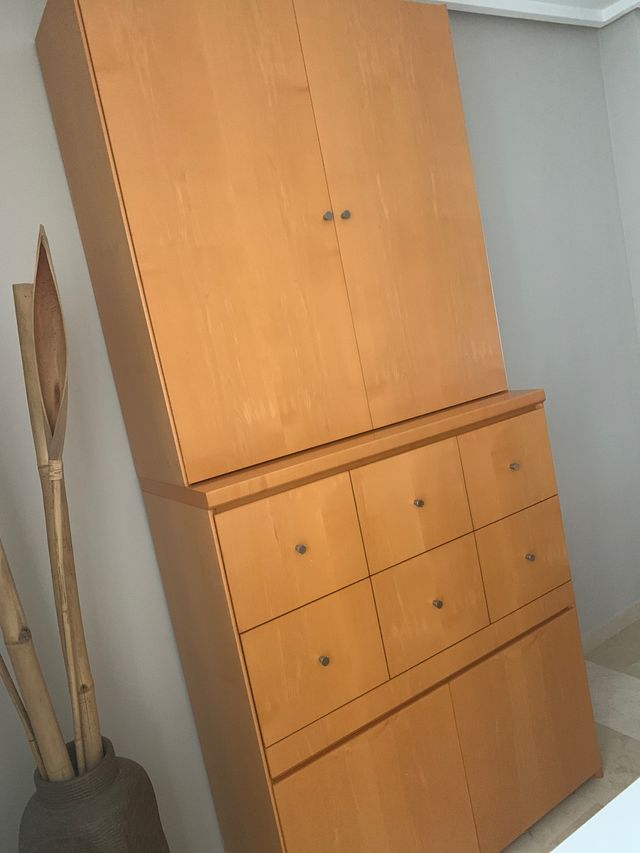 Mueble de comedor en madera de haya
