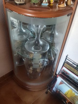 Mueble-Vitrina de esquina. de segunda mano por 100 € en Ronda en WALLAPOP