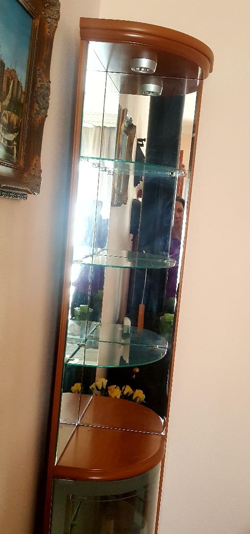 Mueble-Vitrina de esquina. de segunda mano por 100 € en Ronda en WALLAPOP