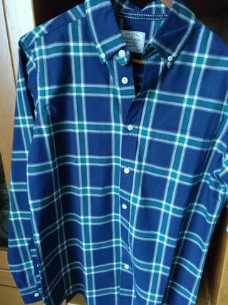 Camisas tallas grandes de segunda mano en la provincia de A Camisa de cuadros , talla L , puesta en contadas ocasiones