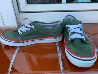 vans verde botella