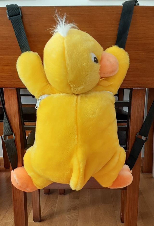 Mochila pollito amarillo