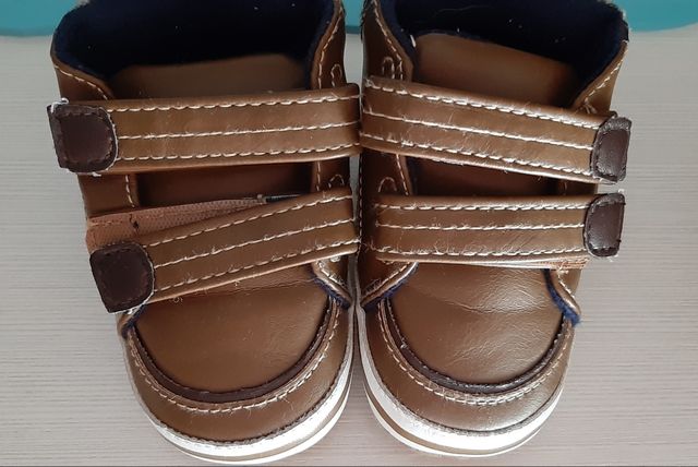 Zapato, bota de bebe 6 a 12 meses
