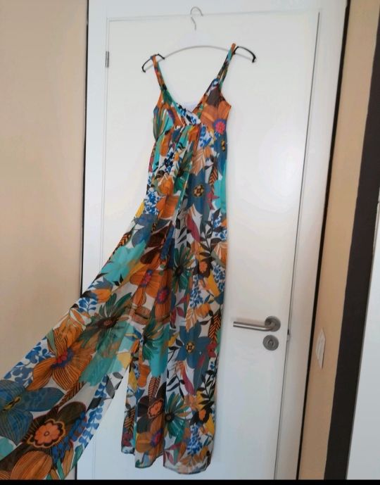 Vestido largo floral tirantes con cuello en V .36