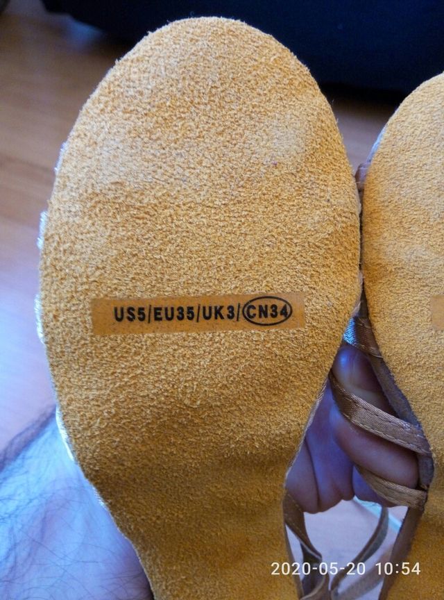 Zapato de mujer con tacón.