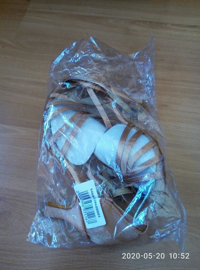 Zapato de mujer con tacón.