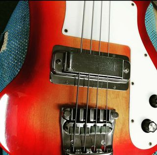 Bajo Rickenbacker de segunda mano en WALLAPOP
