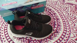 skechers memory foam negras
