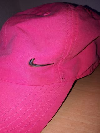 gorras nike fucsia