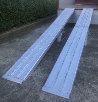 Rampas de aluminio con apoyos centrales