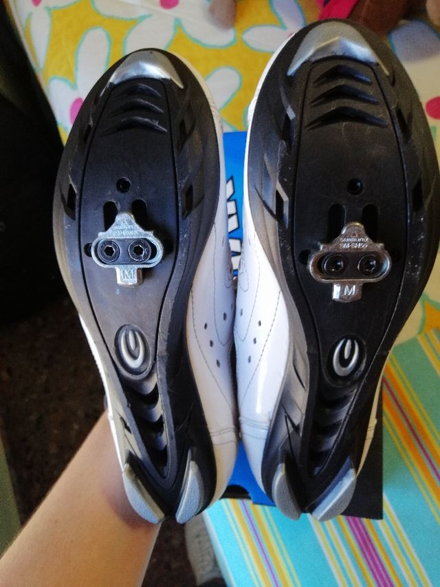 Zapatillas ciclismo + calas shimano de segunda mano por 38 EUR en Zapatillas ciclismo + calas shimano de segunda mano por 38 EUR en