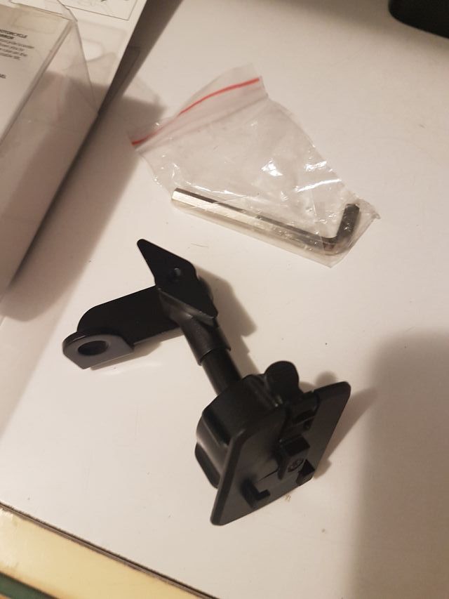 Soporte para smartphone en espejo moto