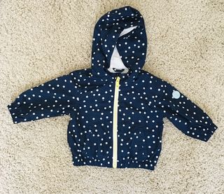Chubasquero bebe ZARA BABY, 6 - 9 meses de segunda mano por 6 EUR en Bargas  en WALLAPOP