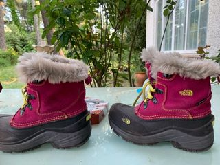Botas para niña de alta montaña North Face de segunda mano por 45 EUR en  San Lorenzo de El Escorial en WALLAPOP