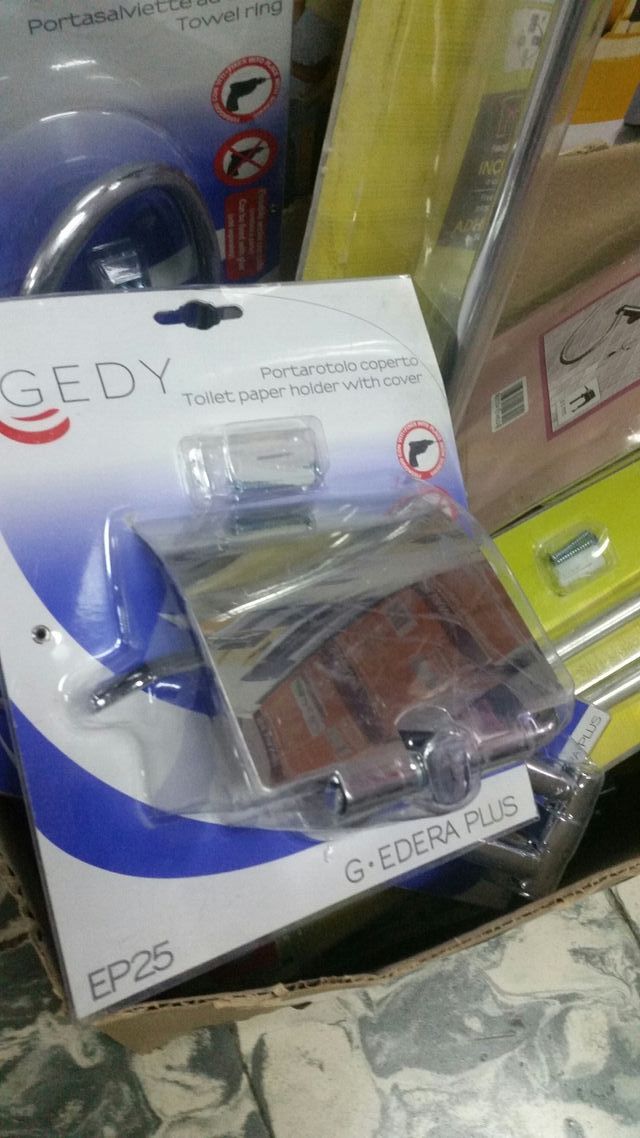 Accesorios varios de baño todo a estrenar. de segunda mano por 3 € en