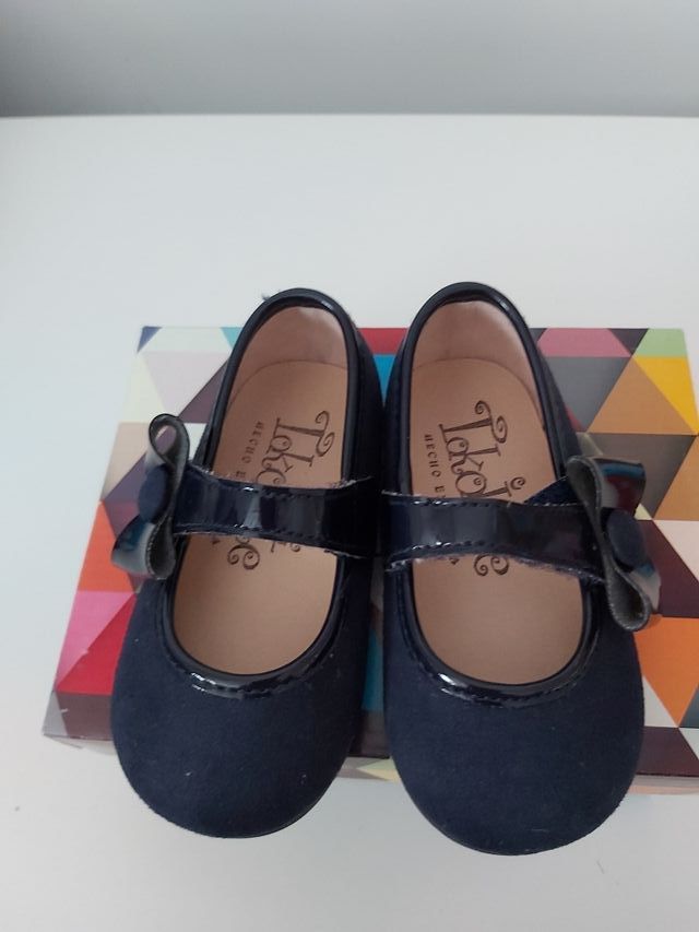 Zapatos niña. Color azul marino