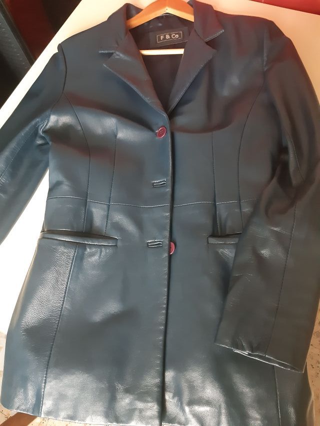 Chaqueta de piel azul