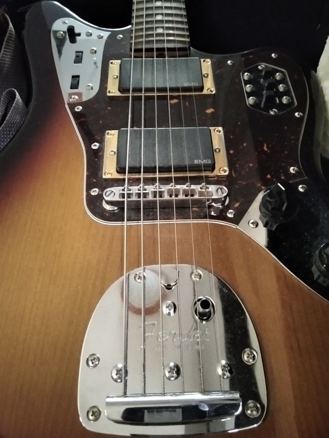 Guitarra fender jaguar de segunda mano por 695 € en Alcalá de Henares en WALLAPOP