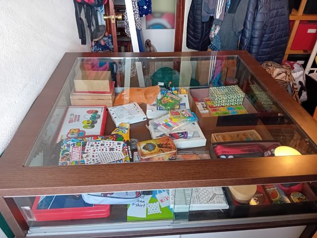 Mueble expositor vitrina y almacenaje