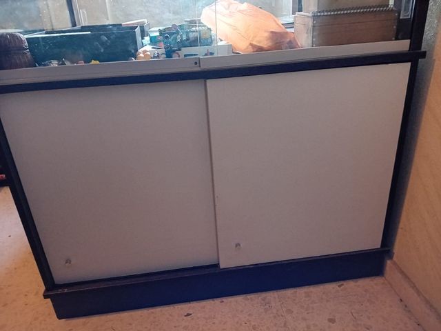 Mueble expositor vitrina y almacenaje