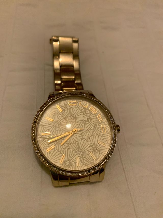 Reloj custo dorado. Talla xs