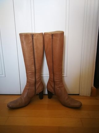 Botas altas tacón Úrsula Mascaró de segunda mano por 10 EUR en Huertas en  WALLAPOP