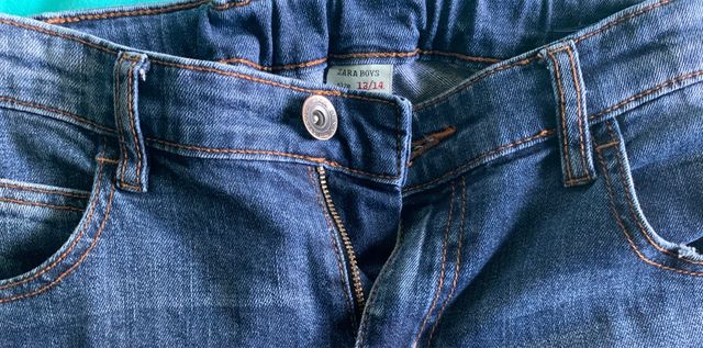 Pantaloni in denim Zara