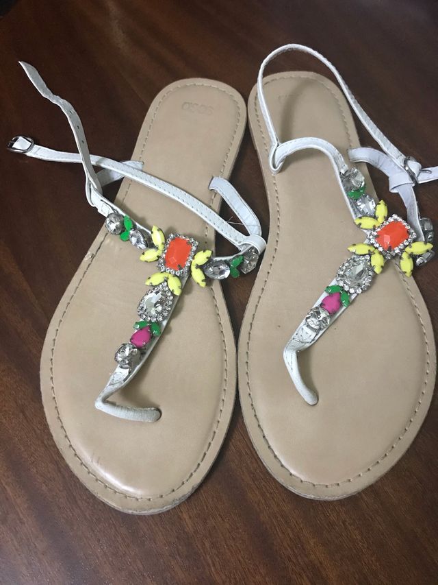 Sanadalias blanca con detalles joya nun 42,5