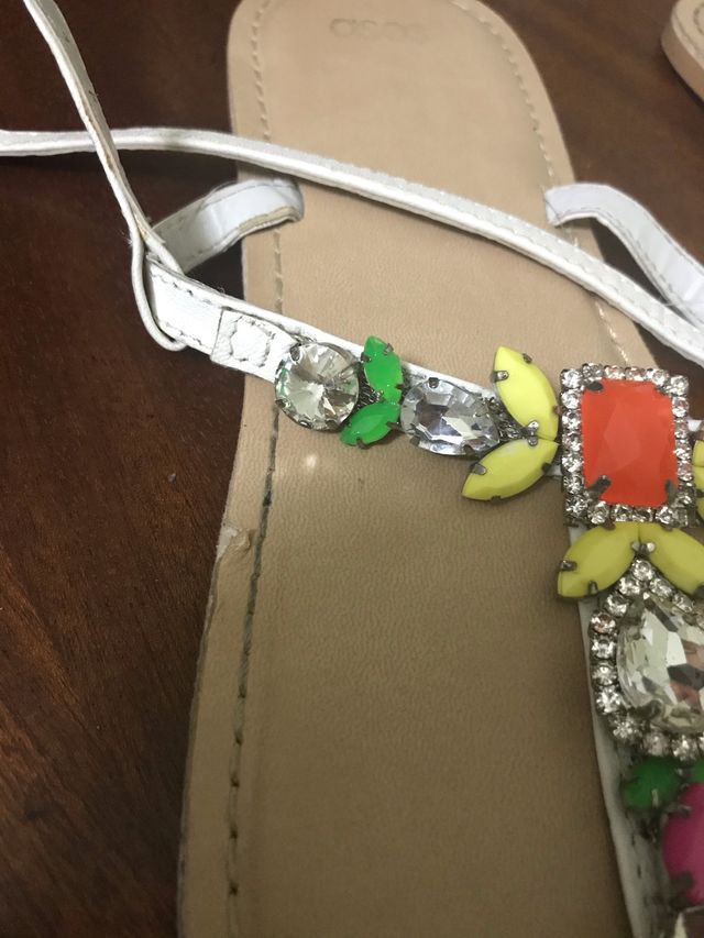 Sanadalias blanca con detalles joya nun 42,5