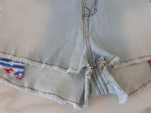 Pantalón T. 40 corto o short vaquero