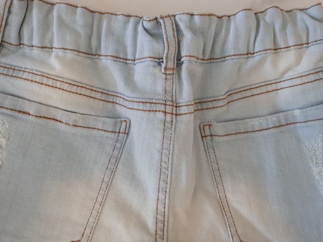 Pantalón T. 40 corto o short vaquero