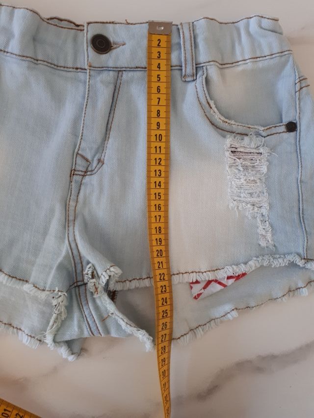 Pantalón T. 40 corto o short vaquero