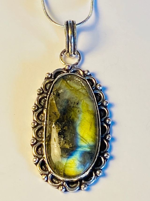 Colgante de Labradorita de India  cadena plata ley