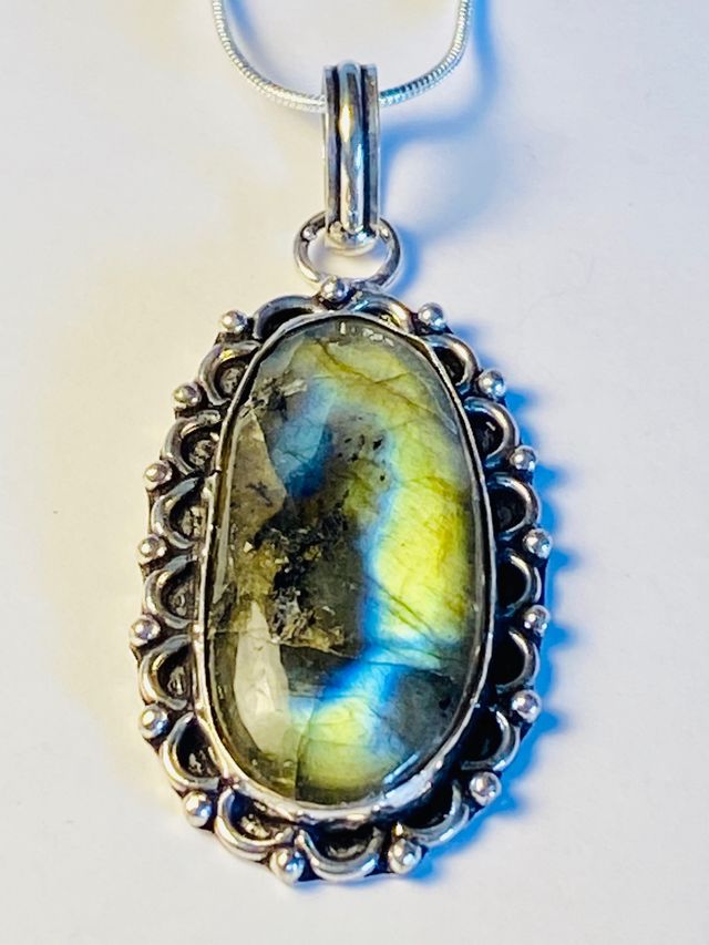 Colgante de Labradorita de India  cadena plata ley