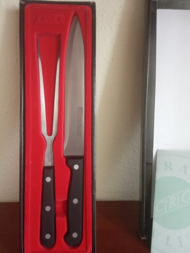 Tenedor trinchador y cuchillo nuevo CRC