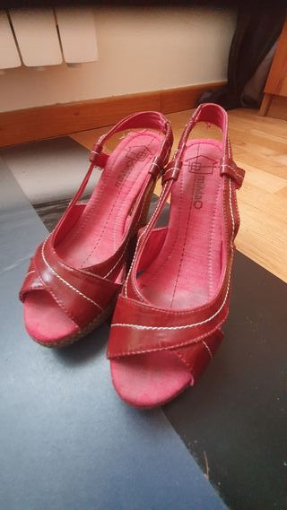 Sandalias Mimao cuña 37 de segunda mano por 10 EUR en León en WALLAPOP