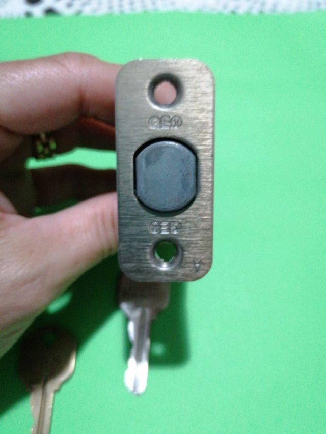 Cerradura de puerta con su juego de llaves...Nuevo