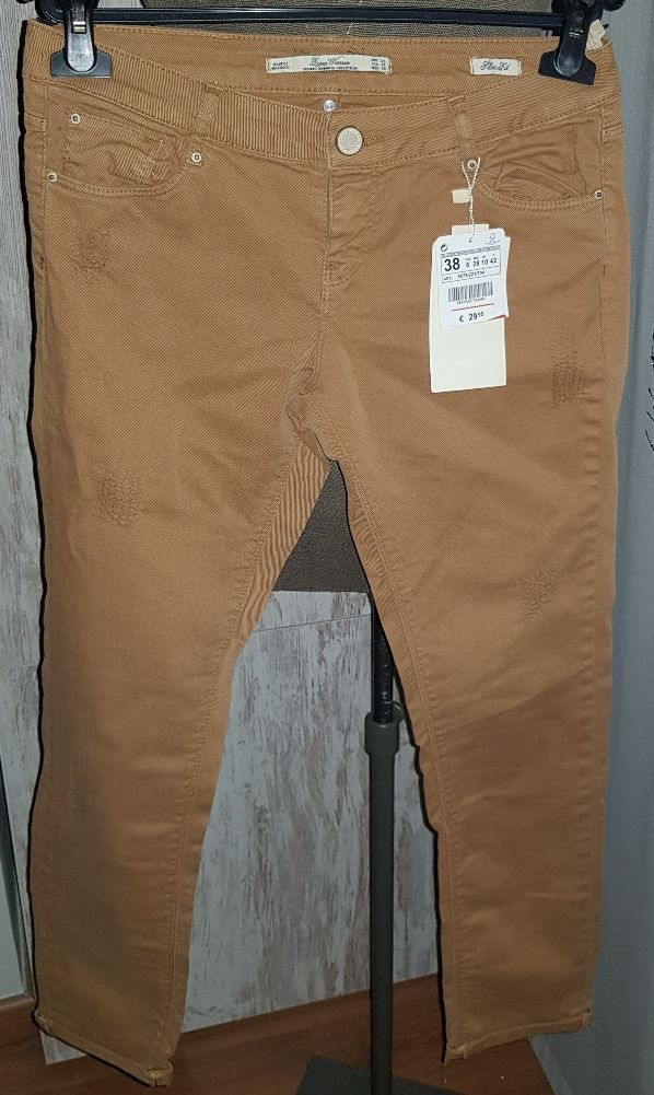 pantalón tostado Zara