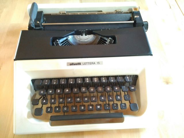 maquina de escribir olivetti
