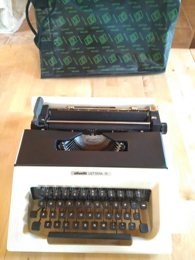 maquina de escribir olivetti