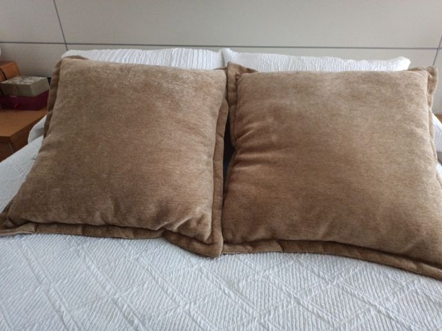 Cuadrantes cojín 64 x 64 cm nuevos.