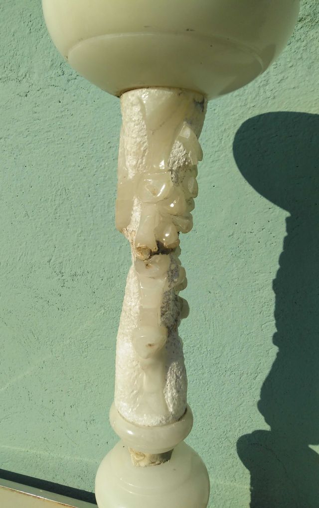 Peana de Mármol Hecha a Mano - Uvas y Hojas