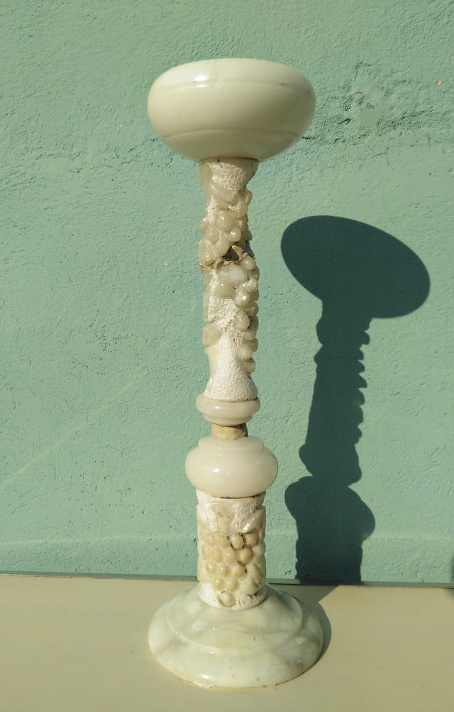 Peana de Mármol Hecha a Mano - Uvas y Hojas