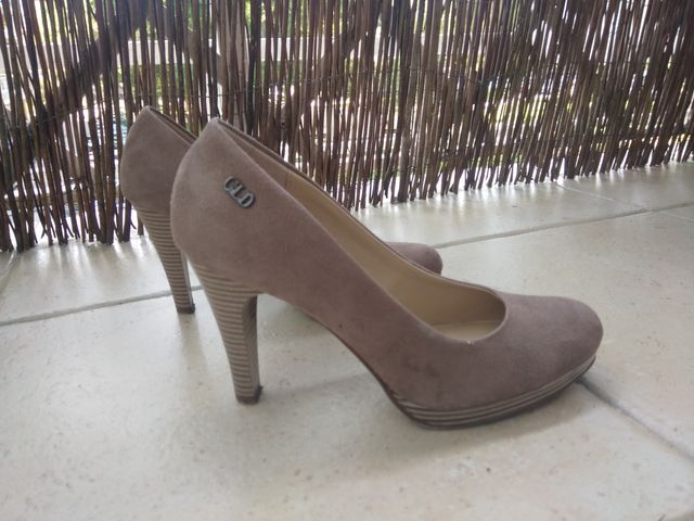 zapatos de tacón con pequeña plataforma