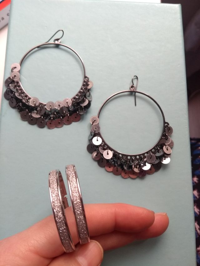 pulseras, anillos , collares, bisutería y plata