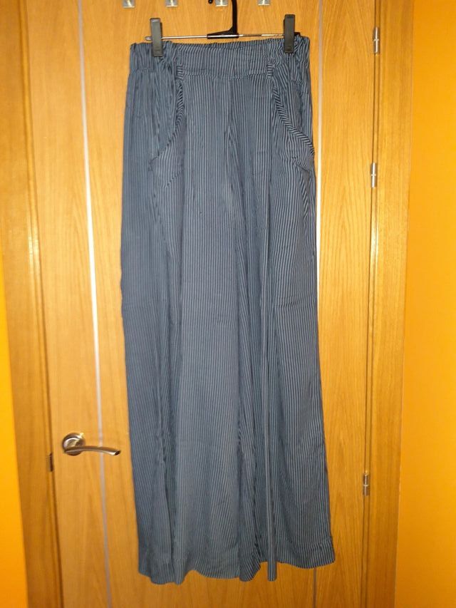 Pantalón muy amplio de rayas
